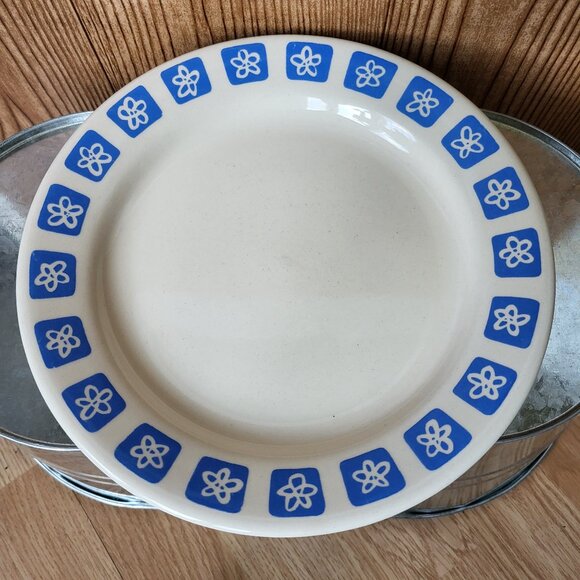 2 Vintage Romanian MCM Atomic Blue Flower 9" Dinner Plates - Picture 1 of 9